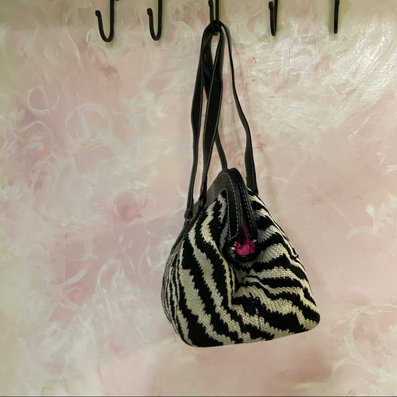 The Sak knit zebra shoulder bag 🦓 with snap closure 👛 and croc 🐊 leather - Picture 2 of 14
